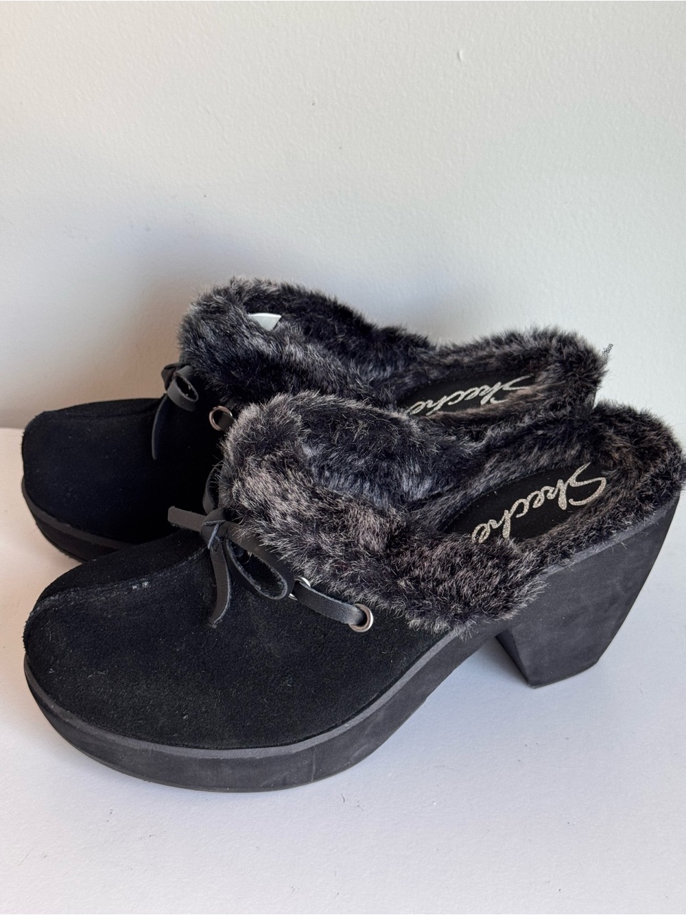 Vintage Y2K Sketchers Women’s Disco Bunny Black Suede Fur Lined Chunky Clogs